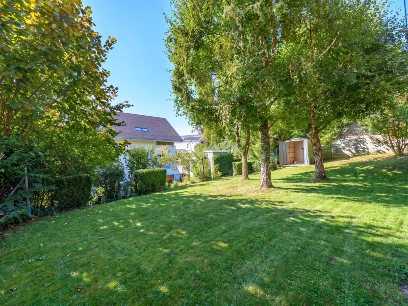 La Rippe lumineux rez-de-jardin de 3,5 pièces avec fort potentiel